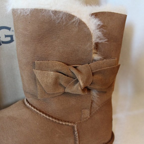 NEW UGG WOMEN'S DAELYNN LEATHER BOW SUEDE BOOTS - Picture 2 of 8
